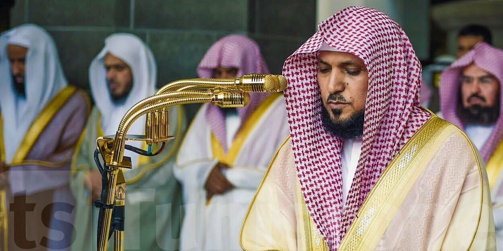 السعودية: إمام المسجد الحرام يتعرض لوعكة صحية أثناء صلاة الجمعة